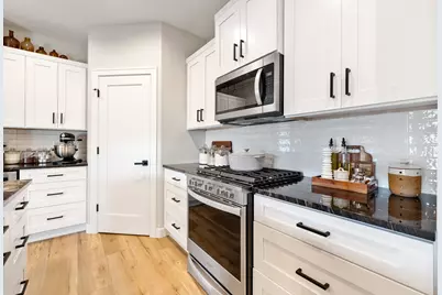 1820  Horseshoe Ln #423-1, Slinger, WI 53086 - Photo 38