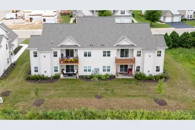 1820  Horseshoe Ln #423-1, Slinger, WI 53086 - Photo 1