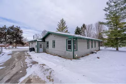 9815 S 31st St, Franklin, WI 53132 - Photo 14