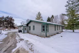 9815 S 31st St, Franklin, WI 53132 - Photo 14