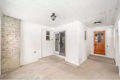 9815 S 31st St, Franklin, WI 53132 - Photo 2