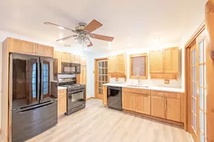 9815 S 31st St, Franklin, WI 53132 - Photo 6