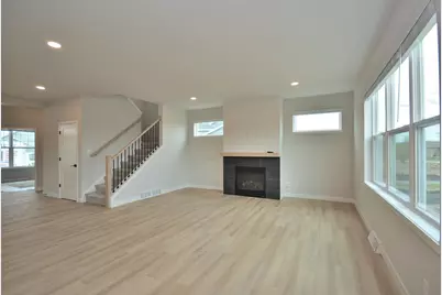 637  Standing Stone Dr, Waukesha, WI 53189 - Photo 4