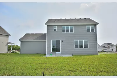 637  Standing Stone Dr, Waukesha, WI 53189 - Photo 2