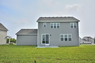 637 Standing Stone Dr, Waukesha, WI 53189 - Photo 2