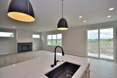 637  Standing Stone Dr, Waukesha, WI 53189 - Photo 12