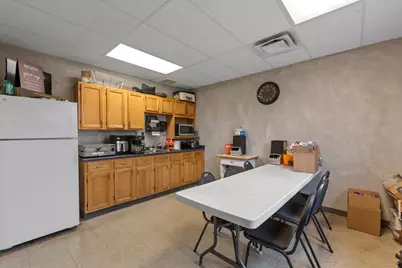 W223N609  Saratoga Dr, Pewaukee, WI 53186 - Photo 6