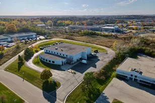 W223N609 Saratoga Dr, Pewaukee, WI 53186 - Photo 12