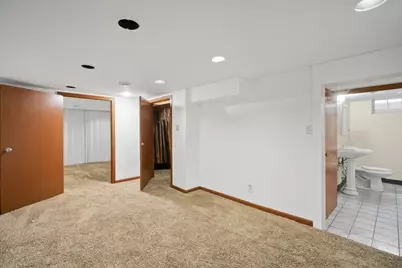 5943 S 18th St, Milwaukee, WI 53221 - Photo 10
