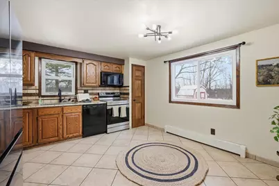 W127N12223  Knollwood Dr, Germantown, WI 53022 - Photo 6