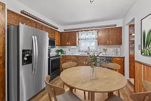 205 Crestwood Dr, Waukesha, WI 53188 - Photo 14