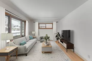 8101 W Winfield Ave, Milwaukee, WI 53218 - Photo 4