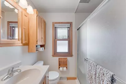 8101 W Winfield Ave, Milwaukee, WI 53218 - Photo 12