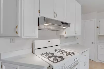 8101 W Winfield Ave, Milwaukee, WI 53218 - Photo 6