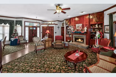 2075  Parkwood Ct, Grafton, WI 53024 - Photo 8