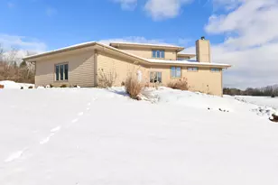 2100 N Oakwoods Ct, Summit, WI 53066 - Photo 62