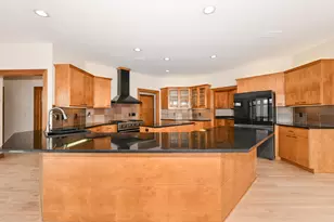 2100 N Oakwoods Ct, Summit, WI 53066 - Photo 18
