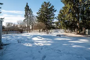 3352 N Elmwood Dr, Racine, WI 53405 - Photo 4