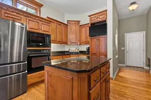 W261N2830 Woodburne Ct, Pewaukee, WI 53072 - Photo 16