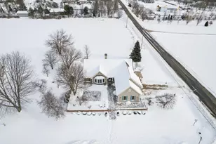 1401 Country Club Ln, Watertown, WI 53098 - Photo 2