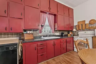 617 N 7th St, Manitowoc, WI 54220 - Photo 22