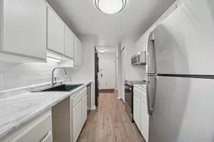 5200 S Tuckaway Blvd, Greenfield, WI 53221 - Photo 10