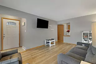 1925 80th Pl, Kenosha, WI 53143 - Photo 4