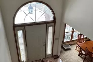 10410 S Kelly Dr, Milwaukee, WI 53154 - Photo 2