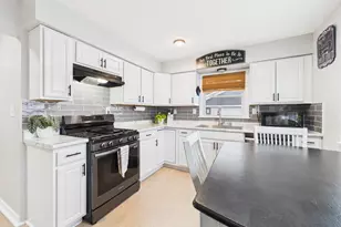 824 S 92nd St, West Allis, WI 53214 - Photo 20