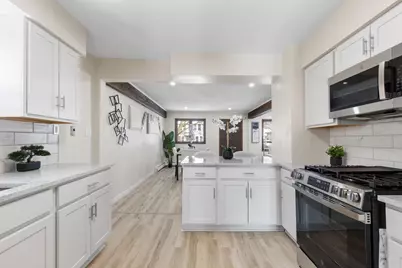 6221 W Fairview Ave, Milwaukee, WI 53213 - Photo 8