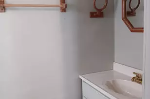 1225 Goold St, Racine, WI 53402 - Photo 8