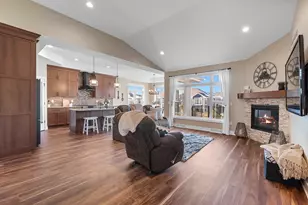 7908 E Stone Rdg Dr, Lannon, WI 53046 - Photo 4