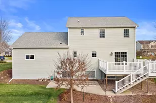 227 Shore Cir, Oconomowoc, WI 53066 - Photo 4