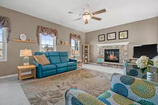 227 Shore Cir, Oconomowoc, WI 53066 - Photo 8