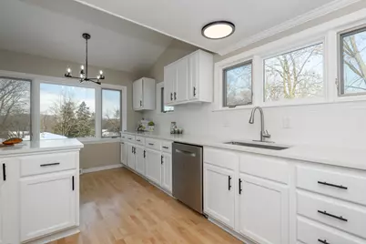 14225  Forest View Ln, Brookfield, WI 53005 - Photo 10