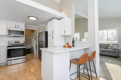 14225  Forest View Ln, Brookfield, WI 53005 - Photo 8