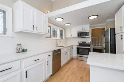 14225  Forest View Ln, Brookfield, WI 53005 - Photo 6