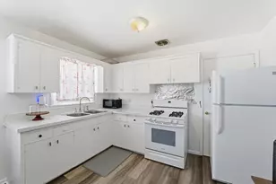 6654 W Constance Ave, Milwaukee, WI 53218 - Photo 28