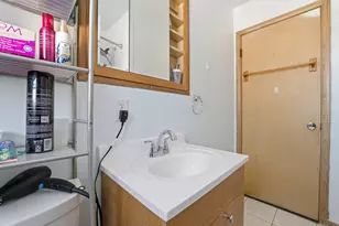 6654 W Constance Ave, Milwaukee, WI 53218 - Photo 36