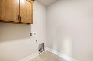 N74W17930 Mineral Dr, Menomonee Falls, WI 53051 - Photo 14