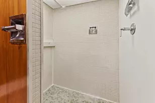 1922 W Mill Rd, Glendale, WI 53209 - Photo 32