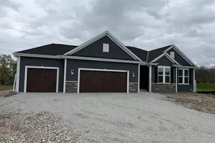 9628 S Sophia Ct, Franklin, WI 53132 - Photo 1