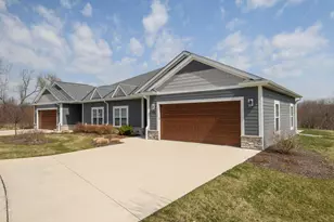 106 Phantom Lk Ct, Mukwonago, WI 53149 - Photo 2