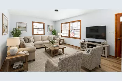 W207N17023  Parkview Dr, Jackson, WI 53037 - Photo 4