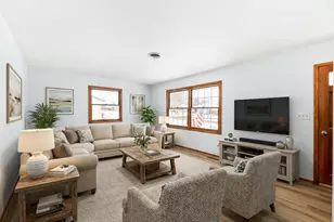 W207N17023 Parkview Dr, Jackson, WI 53037 - Photo 4