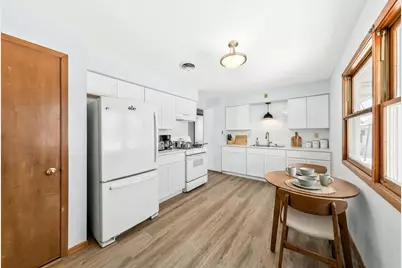 W207N17023  Parkview Dr, Jackson, WI 53037 - Photo 8