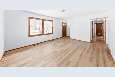 W207N17023  Parkview Dr, Jackson, WI 53037 - Photo 6