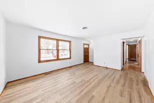 W207N17023 Parkview Dr, Jackson, WI 53037 - Photo 6