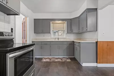 2640 S 78th St, West Allis, WI 53219 - Photo 8