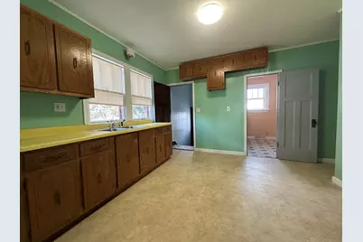 3826 E Cudahy Ave, Cudahy, WI 53110 - Photo 4